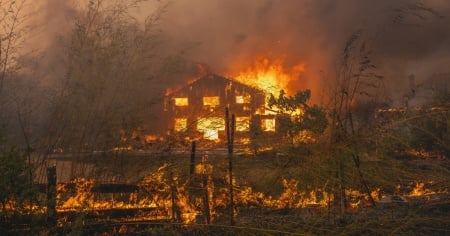 Oltre 220mila evacuati per gli incendi fra Francia e Spagna