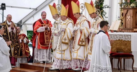 Papa Leone scomunica i Lefebvriani