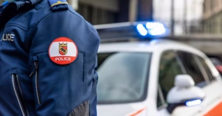 Dà fuoco a diversi furgoni, arrestato