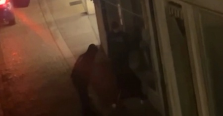 Furto in un'armeria: spara un poliziotto fuori servizio, malviventi in fuga
