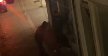 Furto in un'armeria: spara un poliziotto fuori servizio, malviventi in fuga