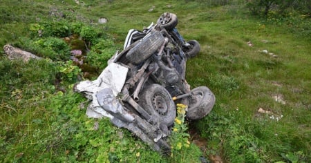Tragedia nella notte: auto giù dal pendio per 100 metri, morti due giovanissimi