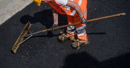 Lavori di pavimentazione fonica in via Ghitello
