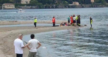 Giocava a pochi metri dalla riva, bimba di 9 anni scompare nel lago di Como