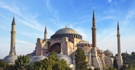 Leggono la Bibbia a Santa Sofia: arrestata coppia russa