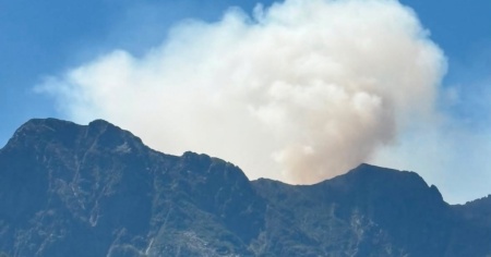 Il fumo dell'incendio in Val Cannobina invade il cielo ticinese