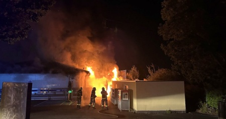 Il piromane torna a casa, ma in paese non lo vogliono