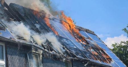Diversi incendi su tetti con impianti solari: perché succede?