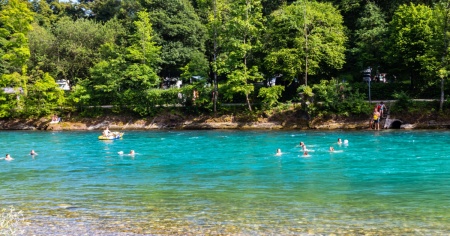 In difficoltà nel fiume, perde la vita