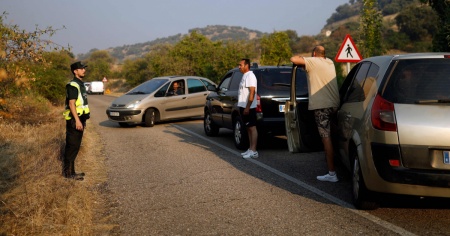 Rientrano i primi sfollati, «ma gli incendi non ancora domati»