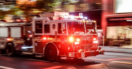 Vasto incendio in un'abitazione nel Queens: 21 feriti