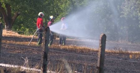 Caldo e vento alimentano l’incendio
