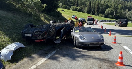 Sorpasso azzardato, carambola tra tre auto