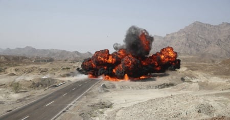 Ancora bombardamenti nella notte contro Iran