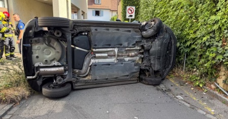 L'uscita dal parcheggio dell'85enne (illesa) non è impeccabile