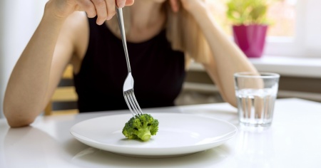 Anoressia, un ormone nel sangue può indicare il rischio di ricadute