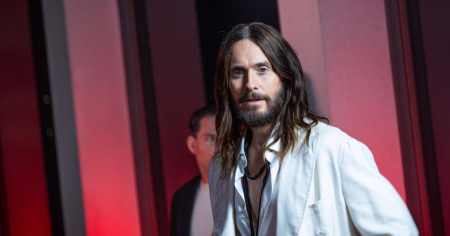 Abusi a ragazze adolescenti, Jared Leto replica: «Accuse categoricamente false»