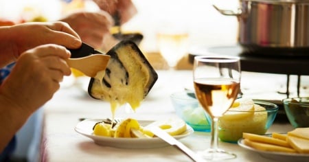 Listeria nella raclette, uno svizzero è morto...ma Berna è rimasta in silenzio