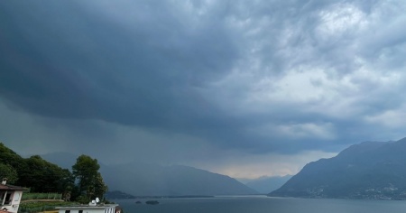 Pomeriggio di tempesta: dopo il Locarnese è allerta anche per il Luganese e il Bellinzonese