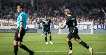 Il Papa battezza l'esordio all'AIL Arena
