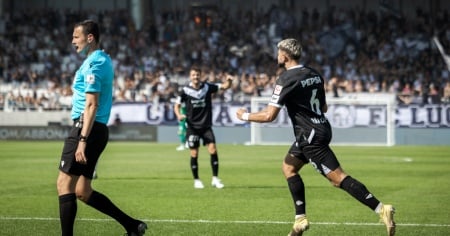 Il Papa battezza l'esordio all'AIL Arena