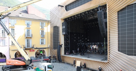 Aumentano i posti a sedere per vedere la partita in Piazza Grande