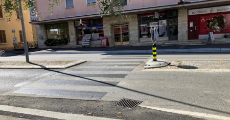 Marciapiede rialzato a Viganello: anziani e disabili in difficoltà. Scatta l'interrogazione
