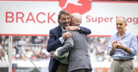 Il primo applauso è per Marco Borradori