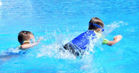 Meno piscine, più pericoli: cresce il numero di bambini che non imparano a nuotare