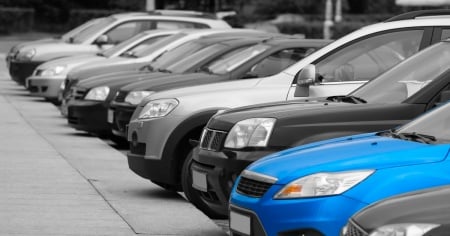 Auto, gli svizzeri preferiscono l'usato