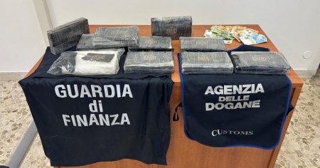 Merendine e lattine fanno scattare i controlli, sequestrati 10 chili di cocaina