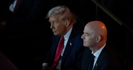 Trump ha superato il limite. E Infantino lo ha permesso