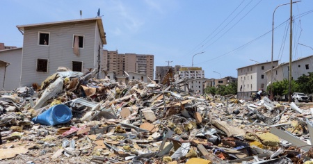 Il bilancio del sisma sale a 4'930 morti e oltre 16'700 feriti