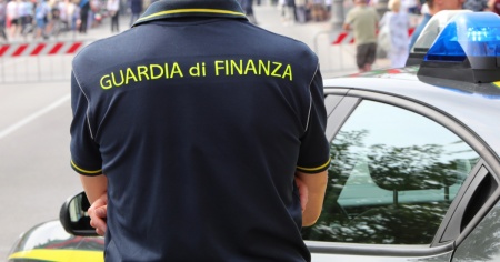 Sequestrati sette quintali di hashish: erano nascosti tra le banane