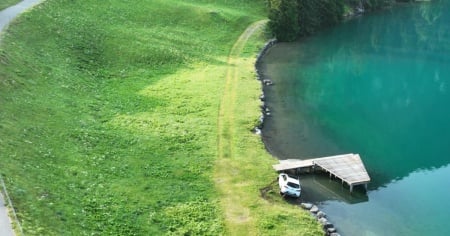 Nel lago, con l'auto