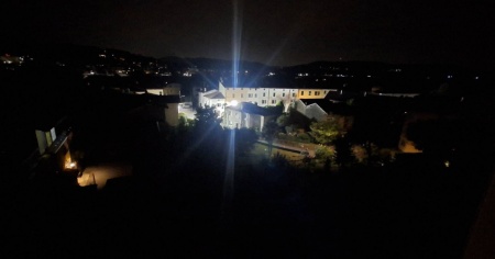 Nella notte all'improvviso, un cantiere