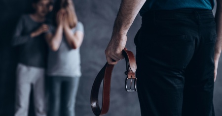 Nessuno tocchi i bambini: ma lo scorso anno in 2380 sono finiti in ospedale per botte