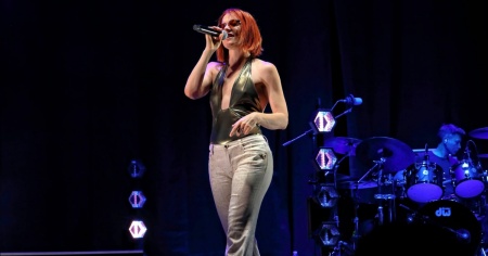 Noemi sospende il tour dopo l'incidente: tornerà sul palco dal 16 agosto