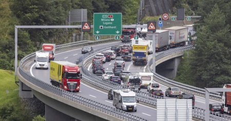 Ancora sette chilometri di colonna al portale nord
