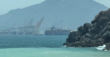 Dubai: un nuovo porto per aggirare Hormuz. Trump: «Controlleremo lo Stretto»