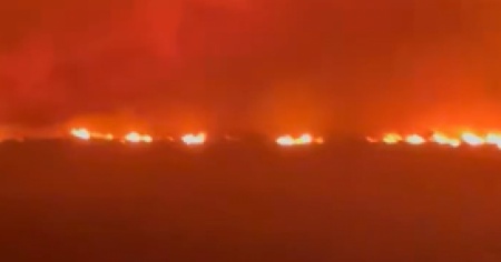 Bruciano i boschi a Paros, evacuati diversi villaggi