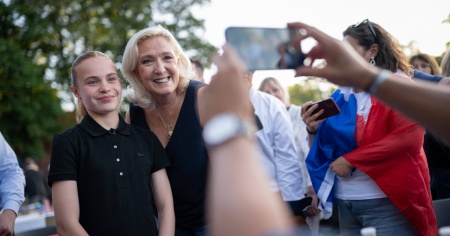 Le Pen attende la sentenza: martedì il verdetto sulla candidatura