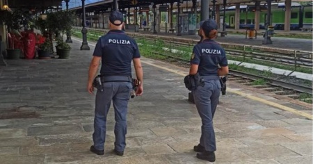 Pluriricercato intercettato al confine: viveva da tempo in Svizzera