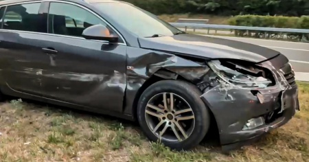 Perde il controllo dell'auto e si schianta contro il guardrail