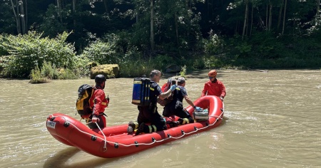 Dramma sfiorato sulle rocce: salvato grazie all’allerta di una bagnante