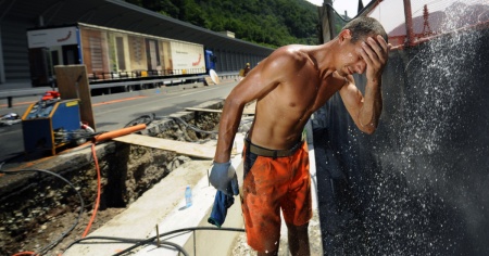 Arriva la canicola di Grado 4: «Anche chi è in buona salute è a rischio»