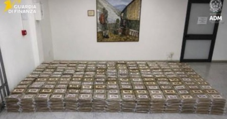 Sequestrati quasi 800 chili di cocaina purissima