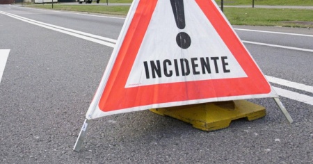 Si capovolge un veicolo, disagi al traffico