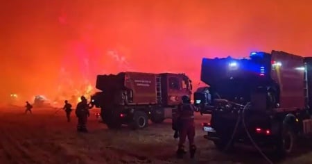 Il colossale incendio che sta bruciando l'Aragona