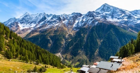 Cade in un crepaccio: grave un'alpinista svizzera